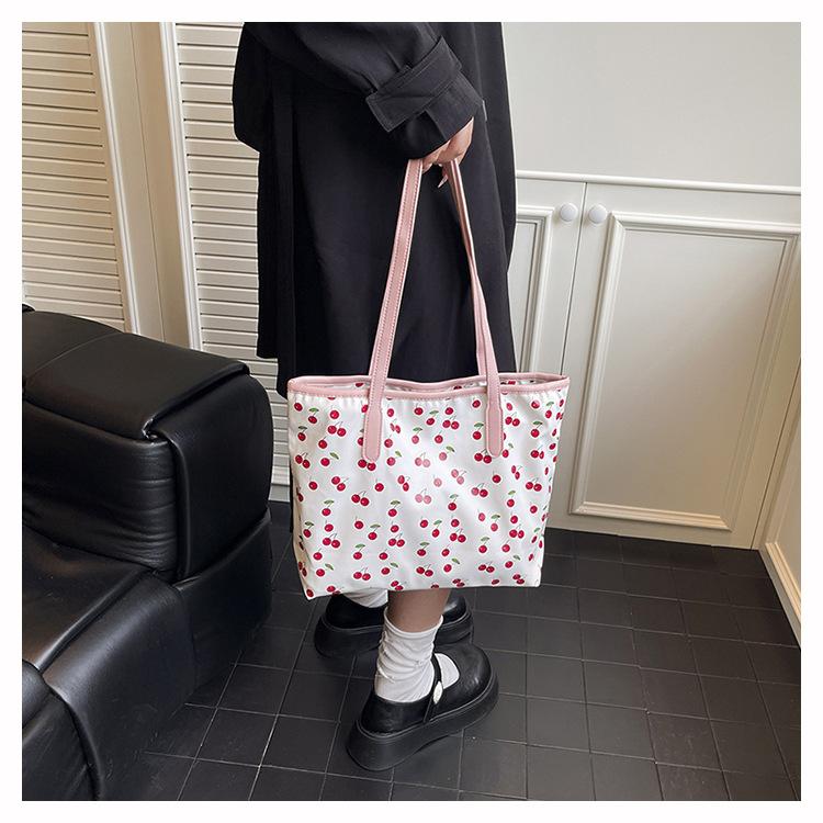 Large Capacity Printed Faux Leather Tote Bag for Women Fashionable Street Style Shoulder Purse