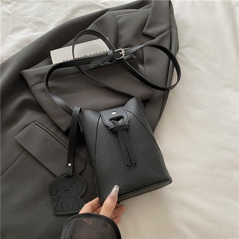 

Stylish and simple mobile phone bag women s new summer versatile mini oblique span bag textured shoulder bag