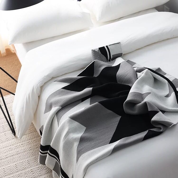 Nordic Geometric Black-White-Grey Knitted Throw Blanket - Thickened Sofa AC Blanket for Nap & Couch