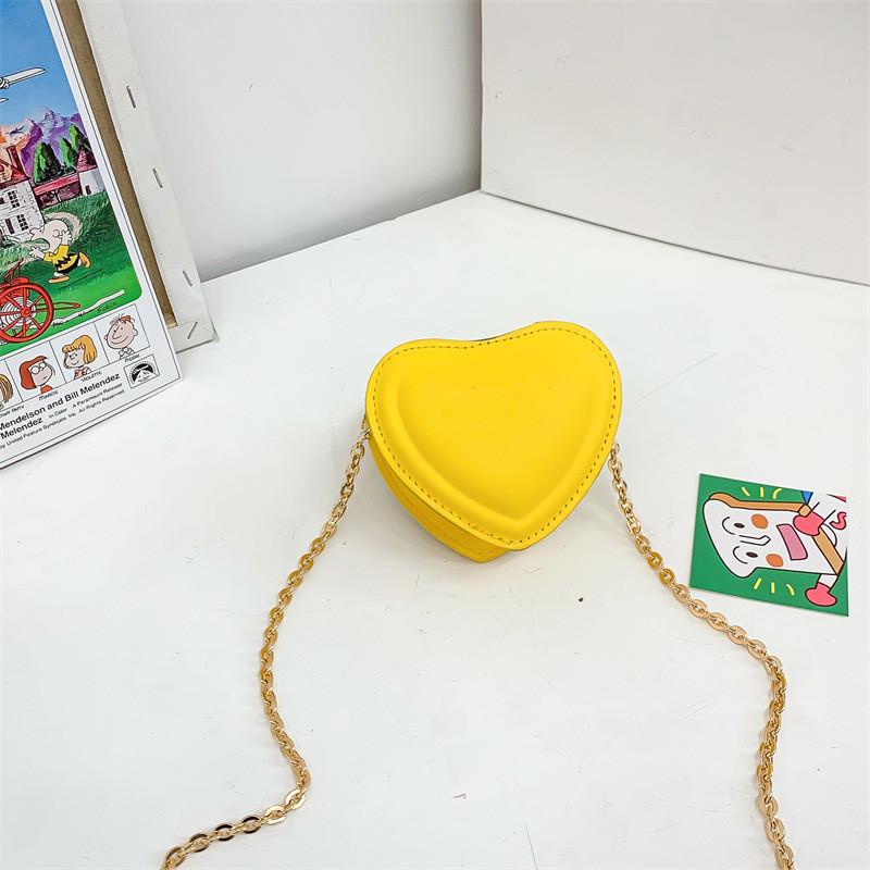 

Fashionable Mini Princess Crossbody Bag For Kids With Heart Shape And Chain Strap