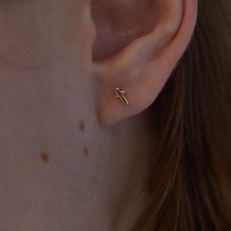 MARQUEMENT 14K Golden Cross Piercing