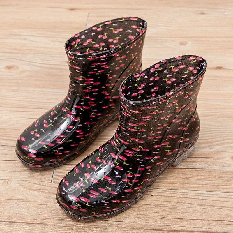 Fashion kitchen work waterproof shoes rain shoes rain boots women's summer adult treading rubber shoes short tube non-slip cover shoes water boots