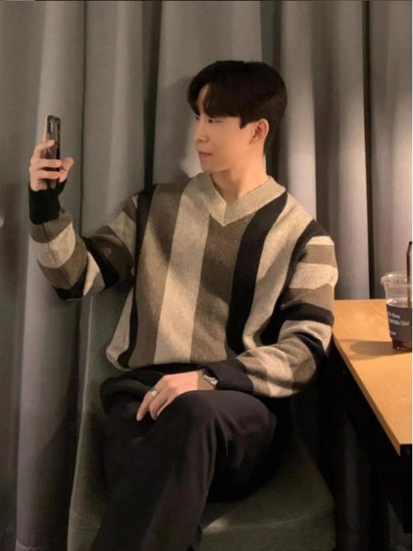 Men's Korean Striped V-Neck Knit Sweater - Autumn/Winter Loose Fit Long Sleeve Pullover