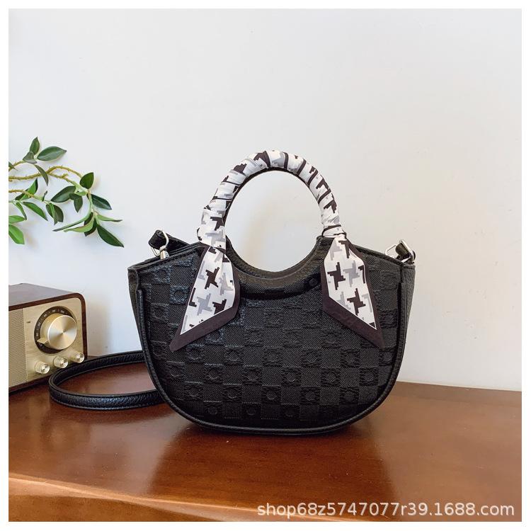 

2025 New Retro Personality Handbag Fashion Silk Scarf Crossbody Bag Niche Design Commuter Shoulder Bag for Women чорний