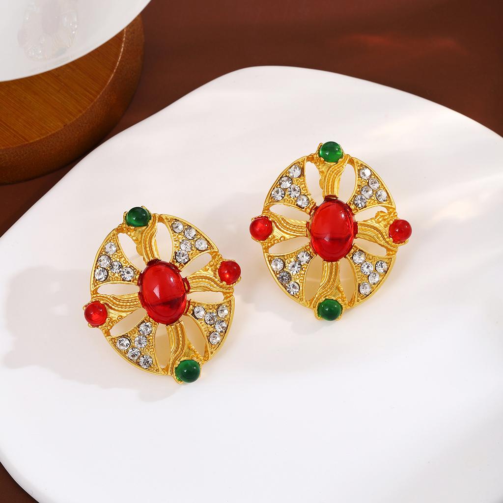 Chic and Elegant Elliptical Ear Studs with Sparkling Zirconia Stones In Retro Style