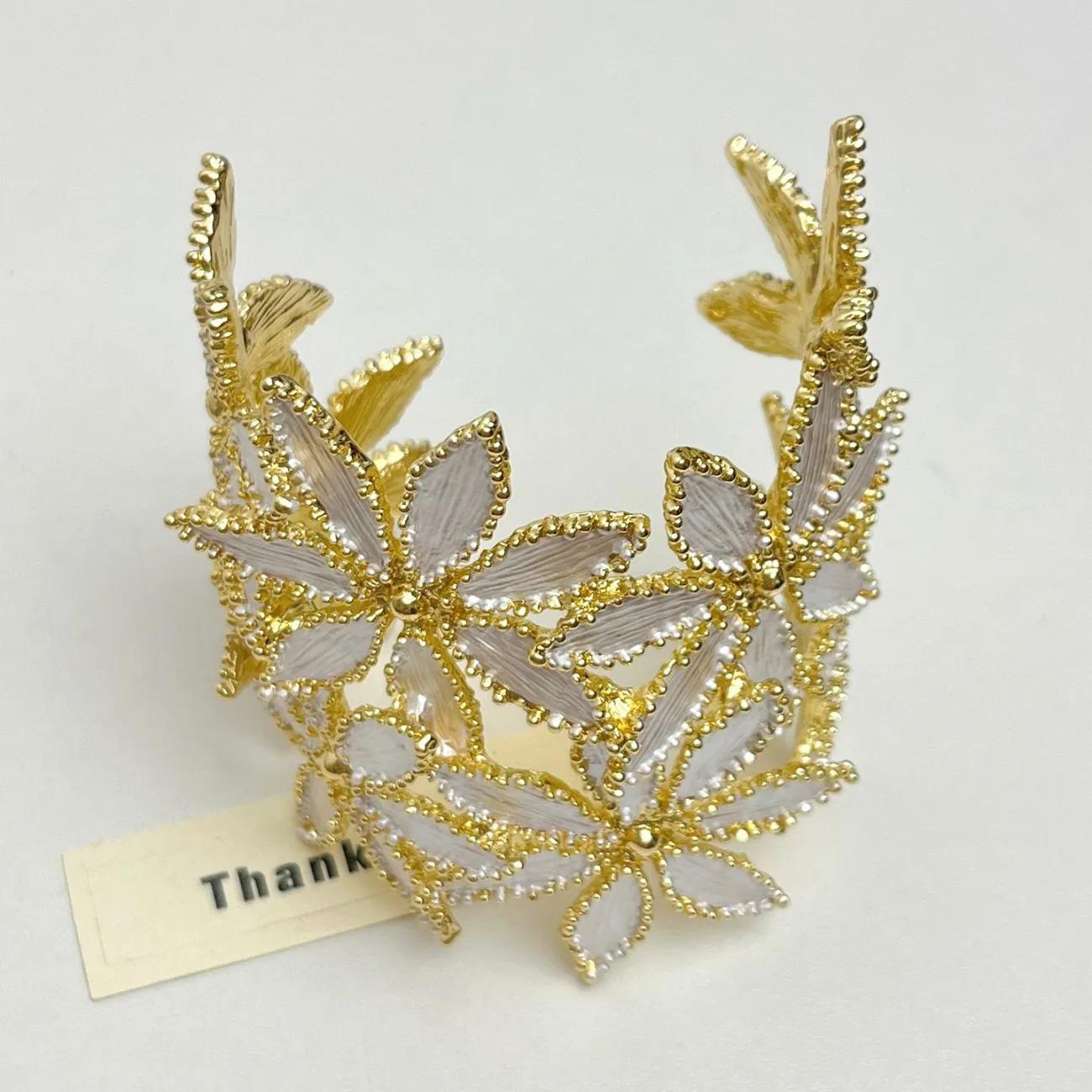 Тяжелая промышленность Преувеличенный Полый Цветок Раскрывающийся Браслет Легкая Роскошь Высококачественный Изысканный Широкий Вариант Браслет one size(17-20cm)