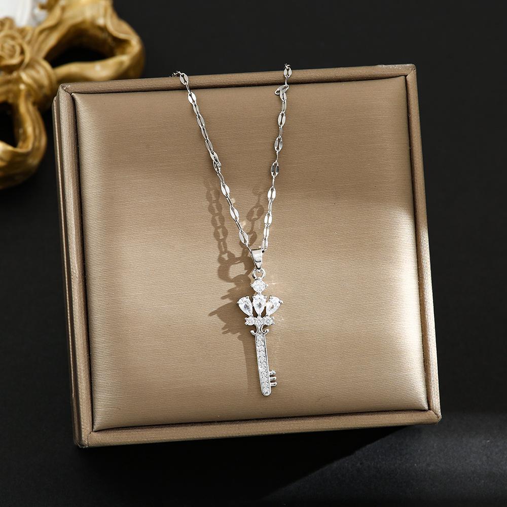 Elegant Korean Micro-Inlaid Titanium Necklace - Luxurious Women's Clavicle Chain, Non-Fading, Unique Minority Design.