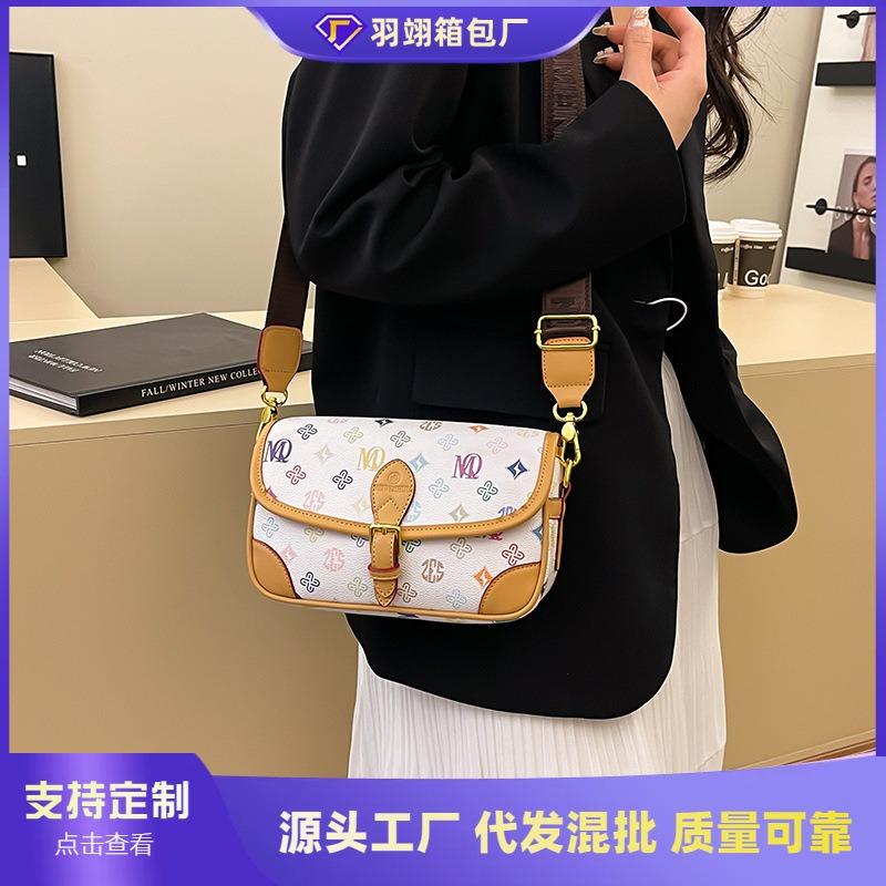 High Sense Retro Fashion Small Square Bag Women's New Versatile Shoulder Messenger Bag Niche Commuter Bag