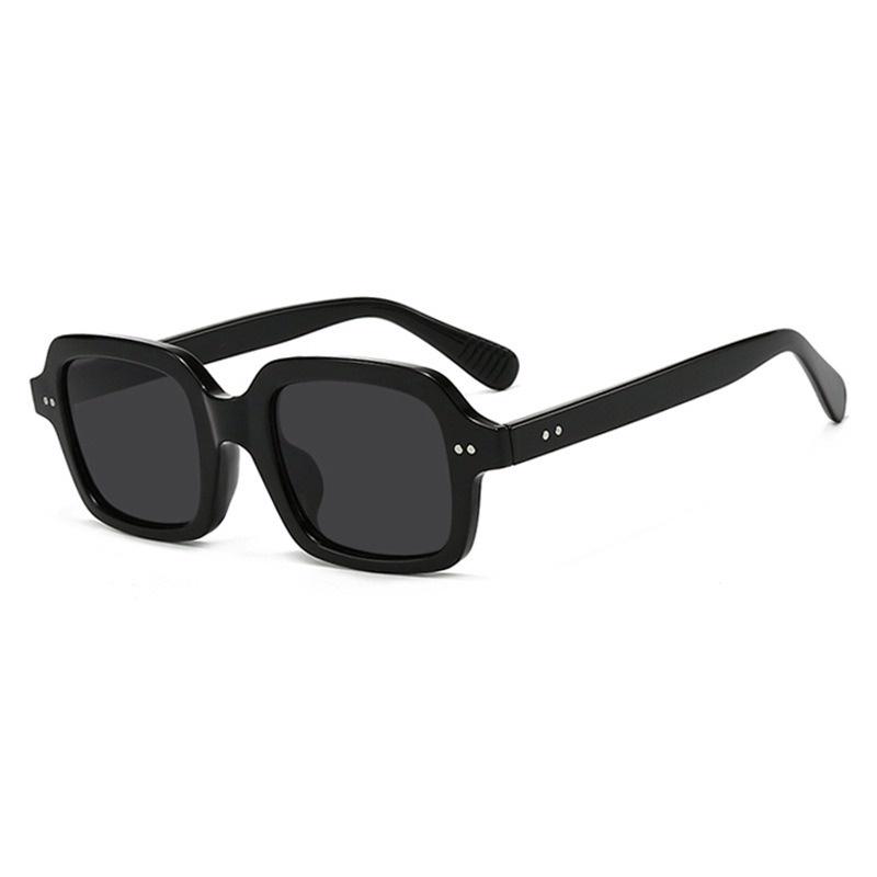Vintage Punk Rivets Square Sunglasses Women Brand Designer Oversized Retro Black Sun Glasses Shades Men Goggle Oculos De Sol