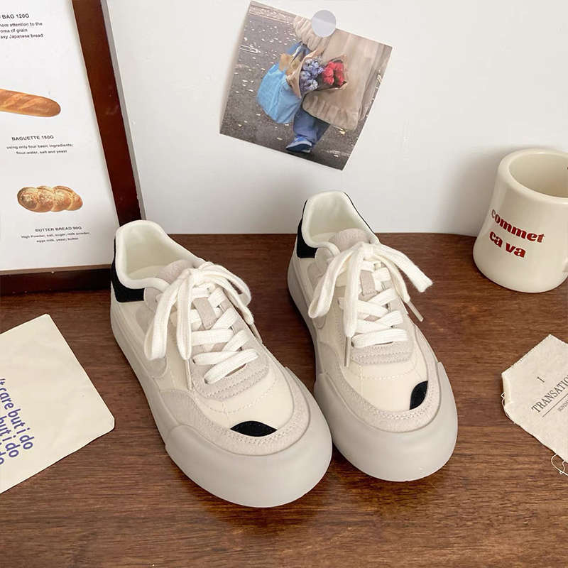 Fashion Women Platform Sneakers 2025 Autumn New Round Toe Fashion Lace Up Casual Flats Lightweight Comfortable Vintage Vulcanized Shoes