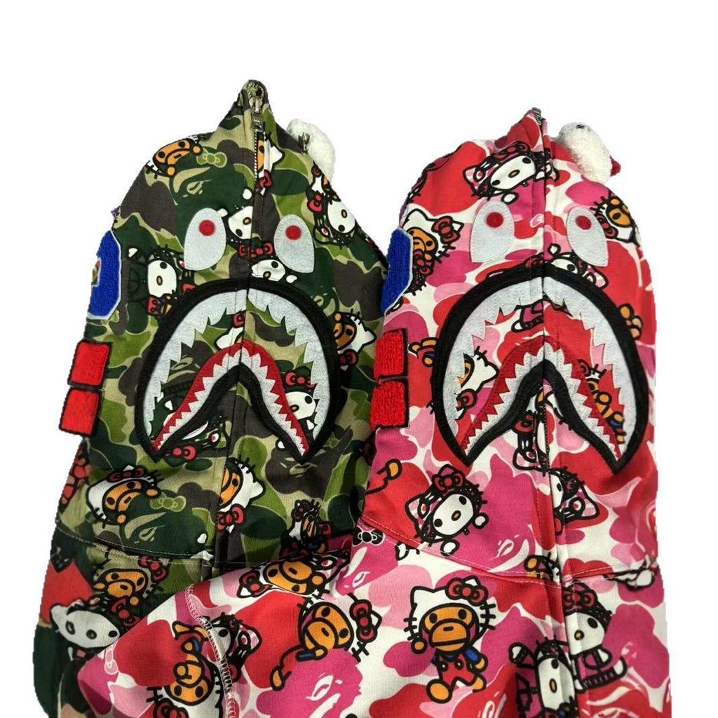 Herren- und Damen-Kapuzenjacke mit lässigem lockeren Schnitt und Hai-Hello-Kitty-Print