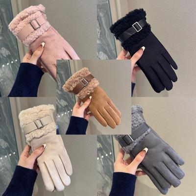 Luvas de inverno quentinhas de veludo com letras, novas luvas de pelúcia para mulheres, luvas quentes de tecido sintético elástico para clima frio.