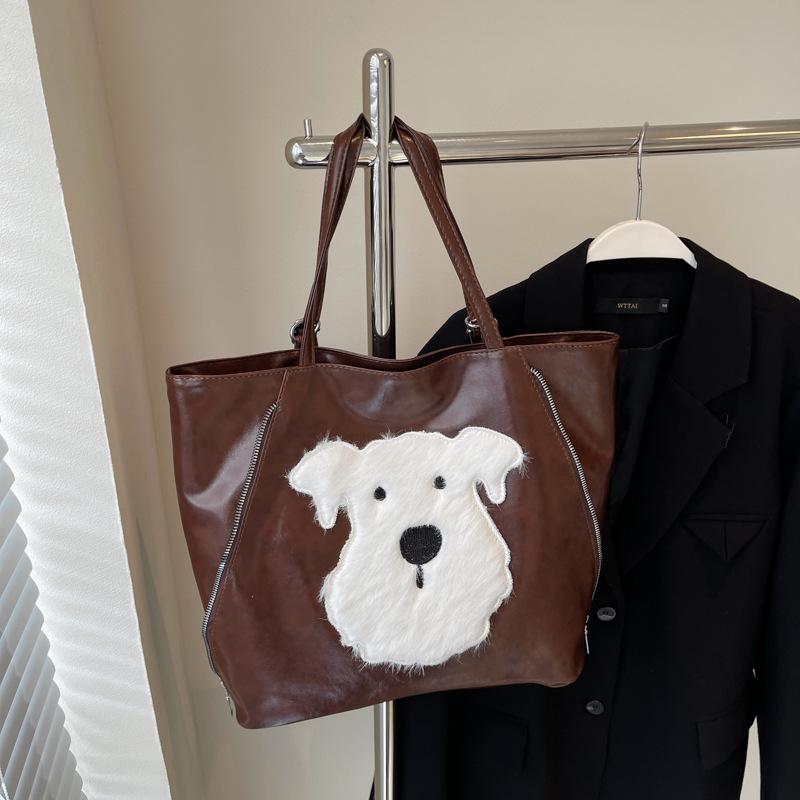 

Женская сумка 2025 новая глянцевая сумка-тоут большой вместимости простая текстура модная портативная сумка на плечо темно-коричневого