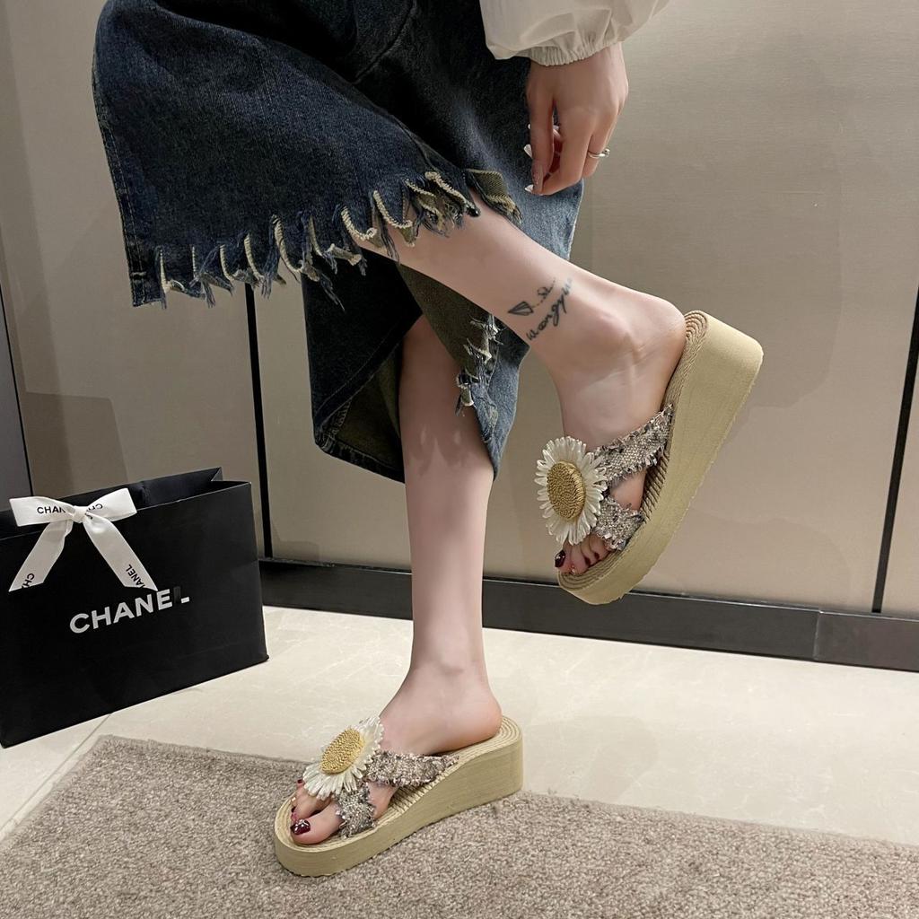 Platform flower beach shoes 2025 summer new cool slippers fashionable versatile vacation non-slip slippers women
