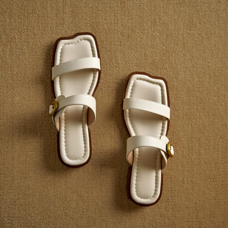 French retro one-word slippers women's summer wear 2025 new square head low-heeled open-toed cool slippers large size