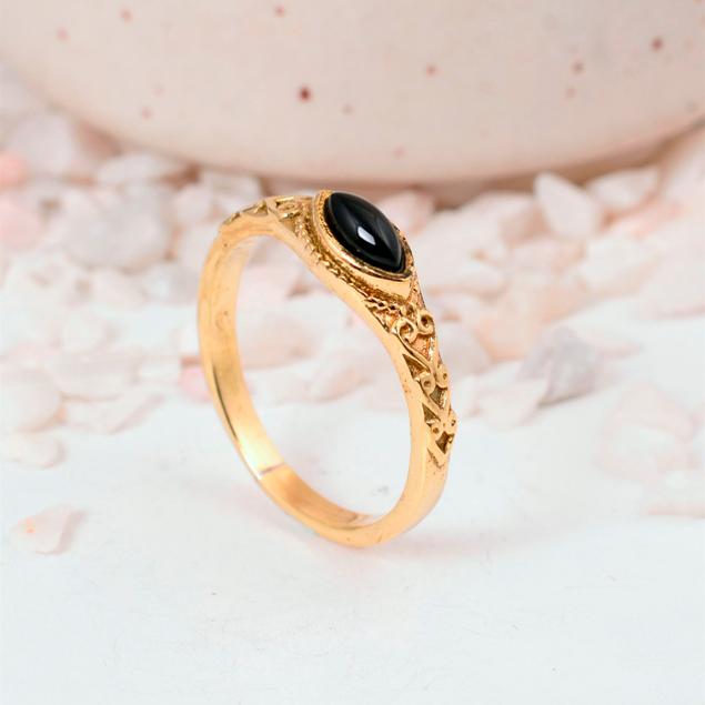 Black Onyx Marquise Gold Ring: Elegant vintage-style jewelry with a dark navette gemstone and ornate filigree band.