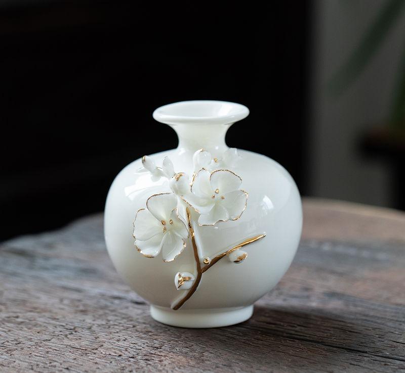 Weiße Porzellanvase Handgefertigte Pflaumenblütenvase Vintage Keramik Blumenvase Ästhetische Skulptur Heim- Bürodekor Hochzeitsgeschenke