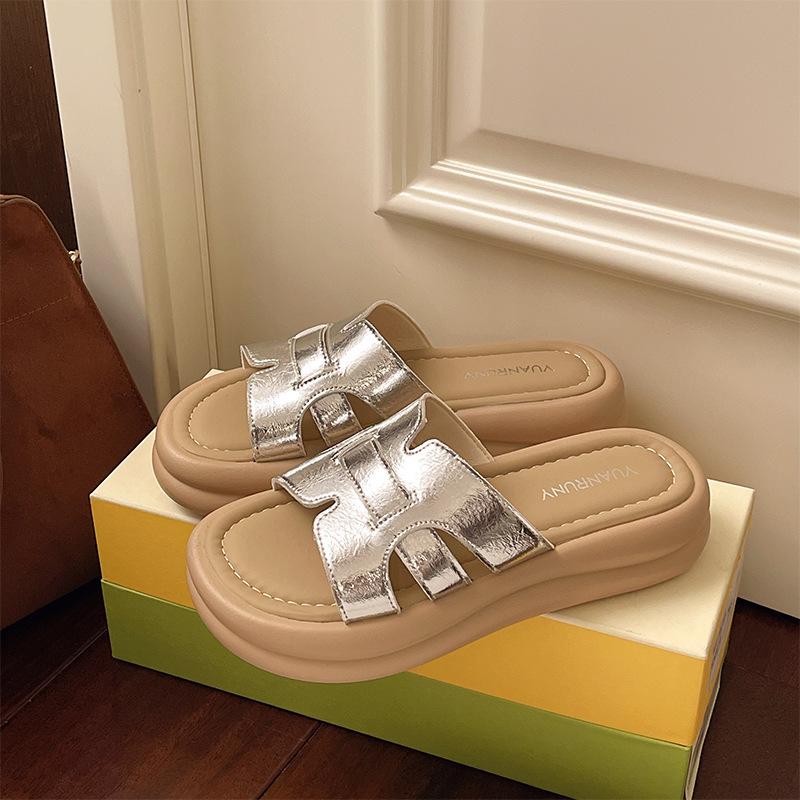 Slippers women's thick-soled versatile women's sandals one-word drag summer silver outer wear 2025 popular shoes casual new models