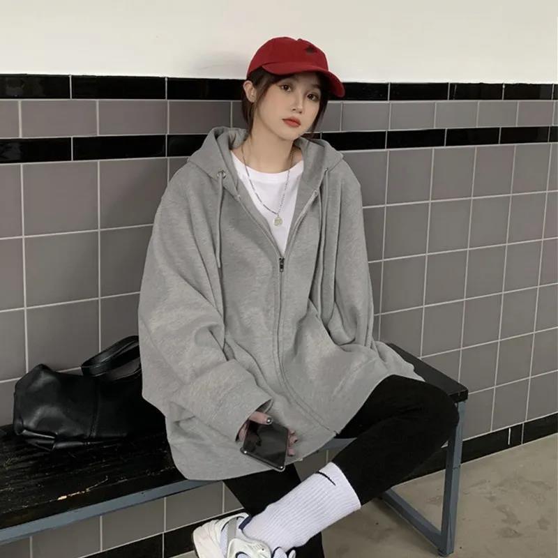 sudadera-gris-oversize-letras-blancas-crew-mujer - Botibel.com
