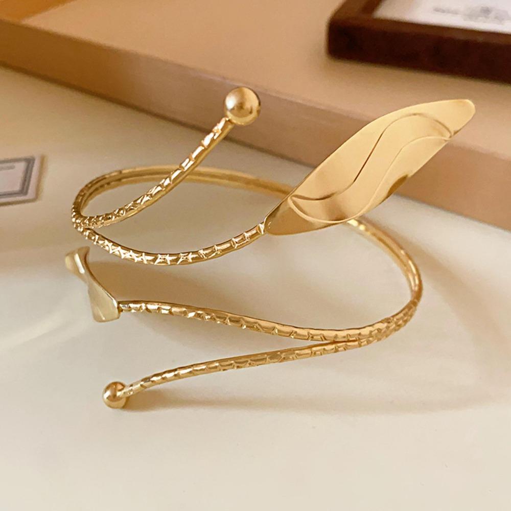 European and American Simple Bracelets, Arm Rings, Niche Cold Wind Temperament Bracelets, High-end Sense and Versatile Jewelry.