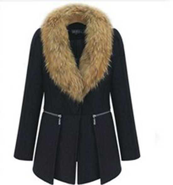 2021 Autumn/Winter Women's Wool Coat with Multi-button Design.