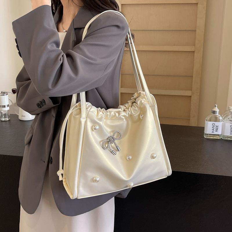 Daily Commuting Large-capacity Shoulder Women's Bag 2025 Spring New Pearl Bow Decoration Premium Underarm Bag