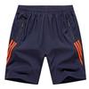 Shorts Esportivos Plus Size de Corte Solto com Listras Contrastantes e Bolsos com Zíper