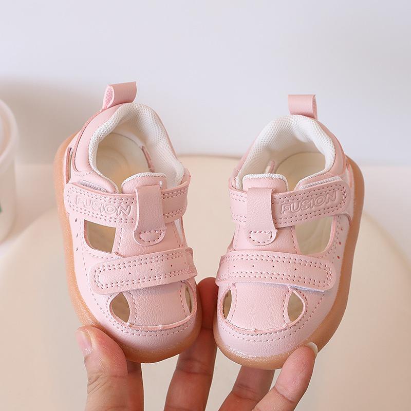 New summer closed-toe sandals for baby girls, versatile soft-soled anti-collision walking shoes