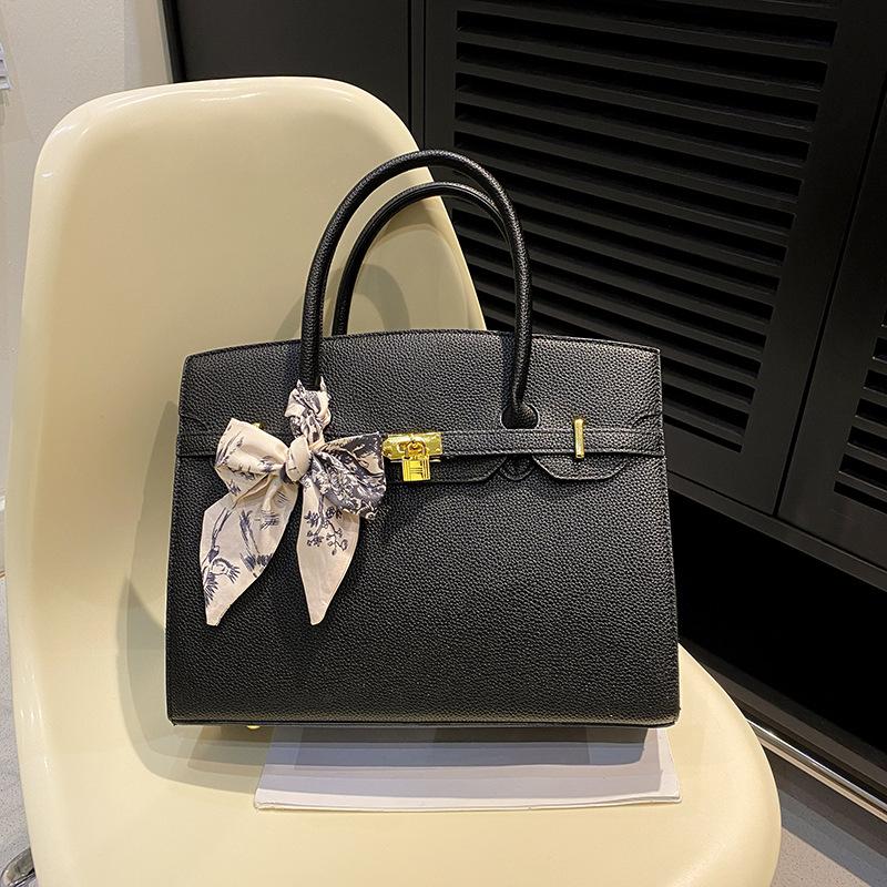 

New high-end bag, silk scarf contrasting platinum bag, portable shoulder women s bag