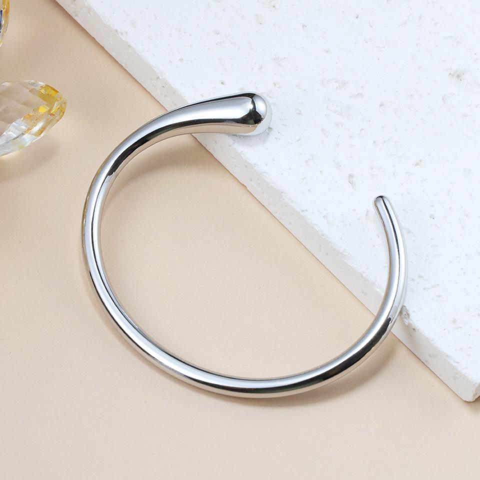 18K Gold-Plated Stainless Steel Open Bangle with Smooth Texture and Dual-Size Heads