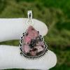 Birnenförmiger Rhodonit Stein Jubiläum Handwerklich Handgefertigt Lünettenanhänger Sterlingsilber