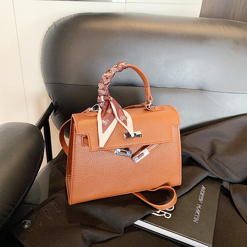 

Новая нишевая дизайнерская наплечная сумка, высококачественная текстурная сумка-мессенджер, темпераментная универсальная наплечная сумка, модная сумка-мессенджер для поездок на работу коричневый