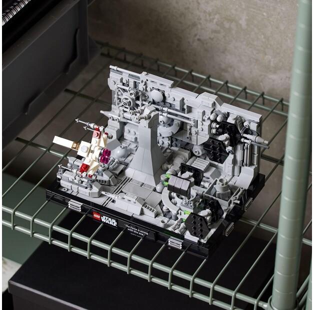 LEGO Star Wars 75329 Diorama: Storming the Death Star
