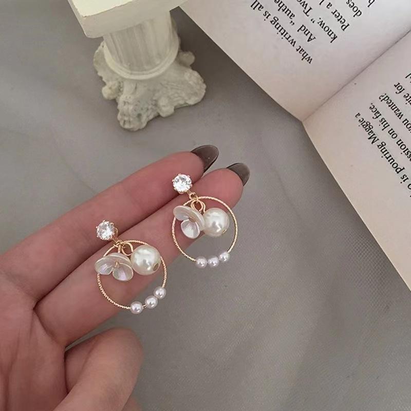 Crystal Shell Flower Imitation Pearl Drop Earrings for Women Geometric Round Personality Jewelry Christmas Girl Friend Gift