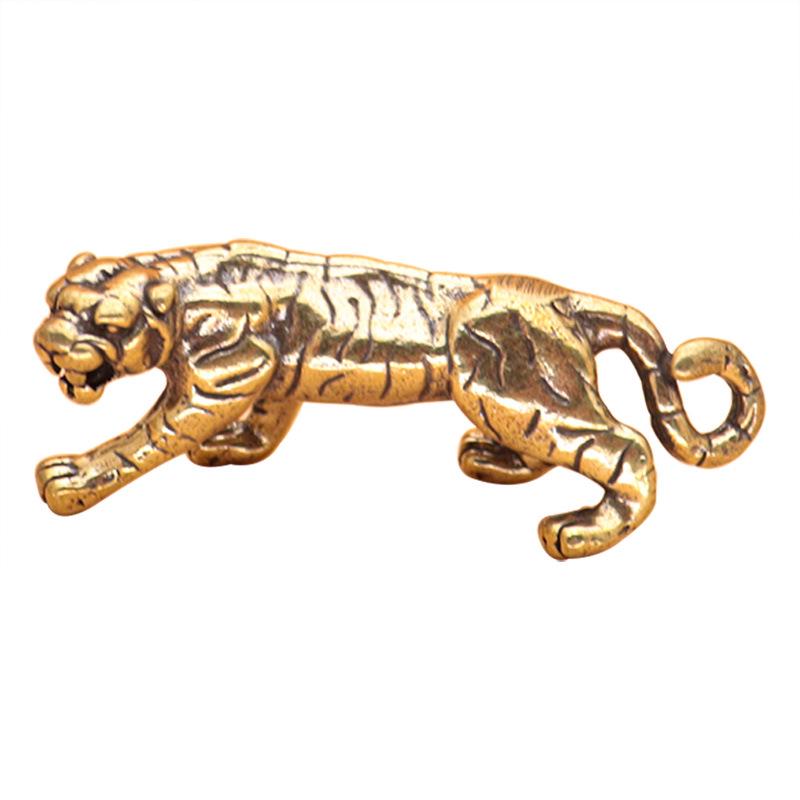 Lucky Tiger Brass Keychain Pendant: Retro Chinese-Style Car Ornament for Good Fortune