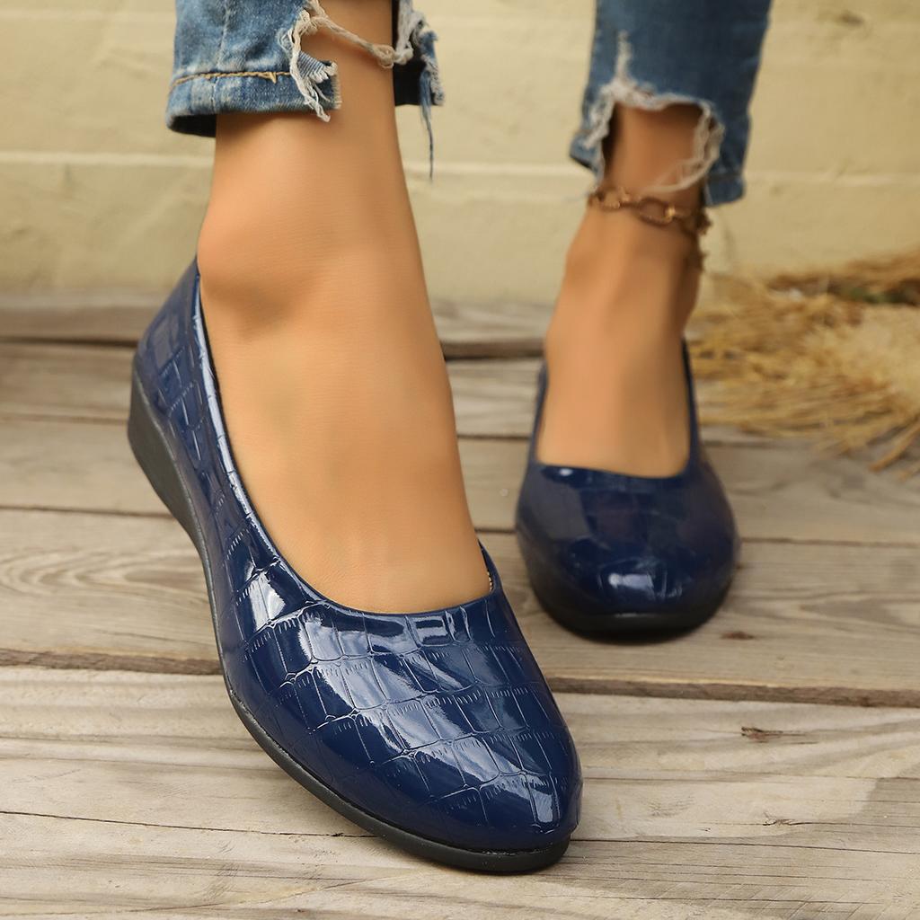 Large size casual flat-bottomed Doudou shoes 2025 spring new pointed soft sole outer wear shallow single shoes women