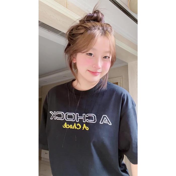 

Женская летняя хлопковая футболка ATRY с цветочным принтом 2025 года с покатыми плечами Extra Large чёрный