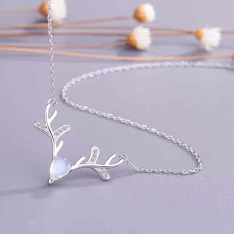 Elegant Elk Pendant Necklace in S925 Sterling Silver for Women – High-End Fashion Versatile Clavicle Chain