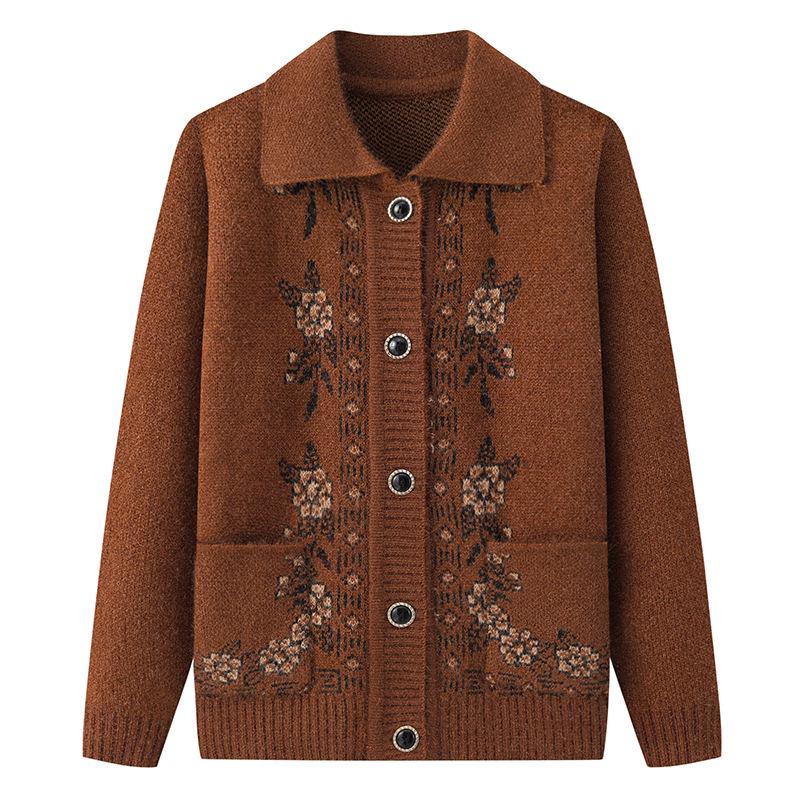 Cardigan a maglia autunnale/invernale da donna anziana