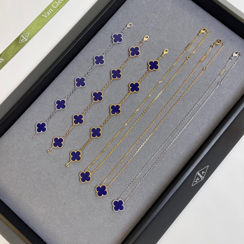 Conjunto de Pulsera de Trébol y Lapislázuli y Collar de Flor Única Chapado en Oro de 18 Quilates