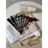 Ventaglio Pieghevole Lolita Rosa e Piume Nero e Bianco Stile Lolita Europeo Vintage Goffrato Stampato a Oro Ventaglio per Matrimonio Festa del Tè