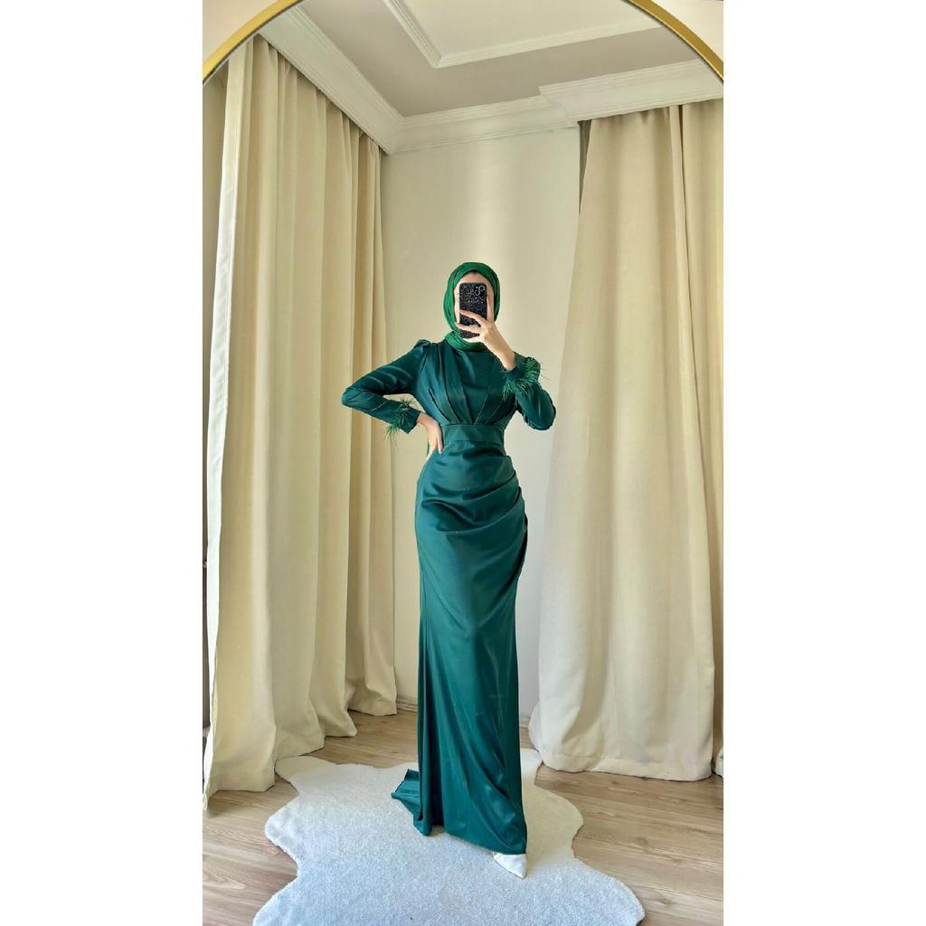 Rochie De Seara Hijab De Satin Cu Maneci Si Coada Cu Cciucuri