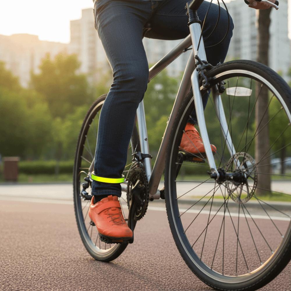 4PCS High Reflective Reflective Bike Trouser Clips  Reflective Riding Accessory