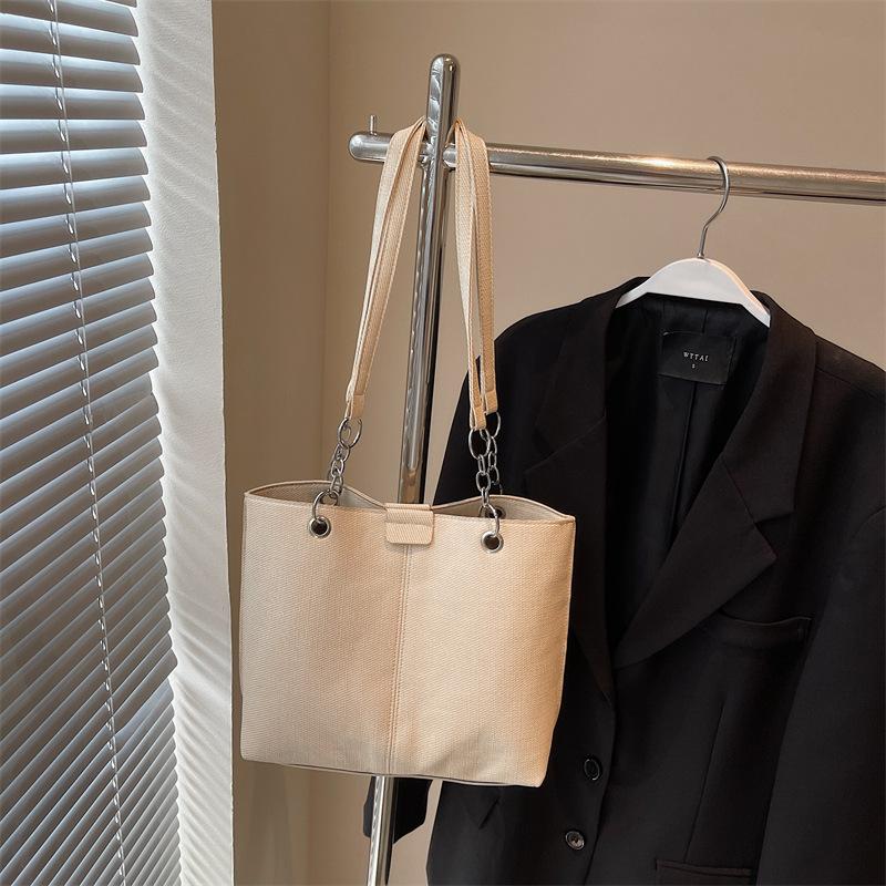 

Large capacity solid color women s bag simple and casual new texture fashionable commuting single shoulder underarm tote bag