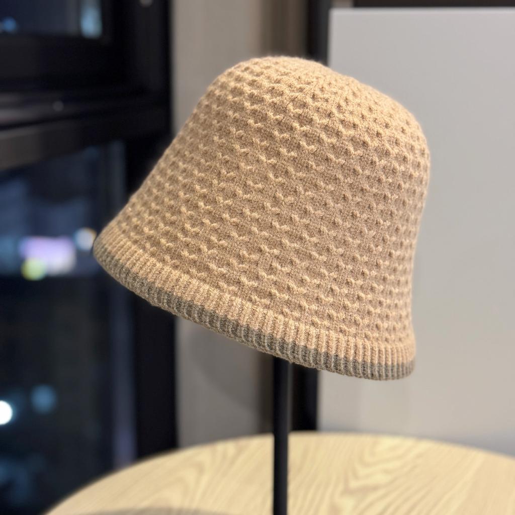 New Japanese-style Hollow Knit Bucket Hat for Spring and Autumn, Warm and Versatile, Makes the Face Look Smaller, Suitable for a Natural Look,