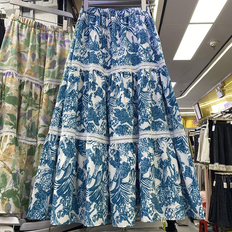 

French retro oil painting print skirt women s 2025 spring new fresh elastic waist A-shaped big swing skirt one size fits all