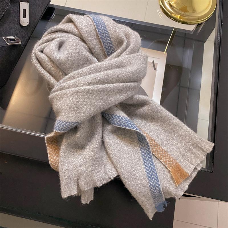 A Simple and Classic Thickened Wool Scarf for Your Boyfriend's New Winter Style