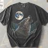 T-shirt Grafica Stile Vintage Anni '90 Wolf Comfort Colors®, Maglietta Sbiadita Wolf Grunge Retro, Natura Selvaggia Wolf Luna che Ulula Y2k Gotico, Regalo Wolf Anni 2000