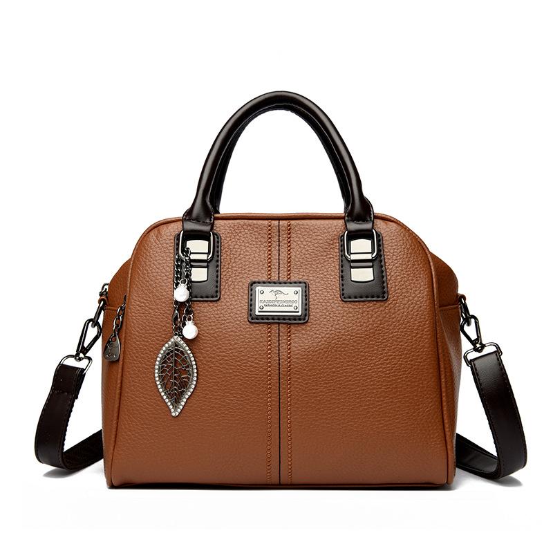 The Crossbody Bag Is Fashionable and Elegant. It Is A Single-shoulder Handbag for Women