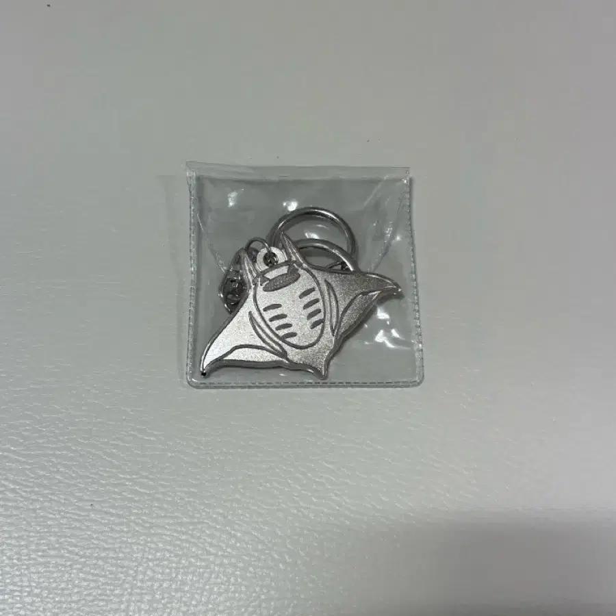 (sealed) Vinchen Manta Keyring Silver